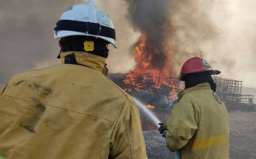 Se registra un incendio en una nave industrial de Cadereyta, Nuevo León