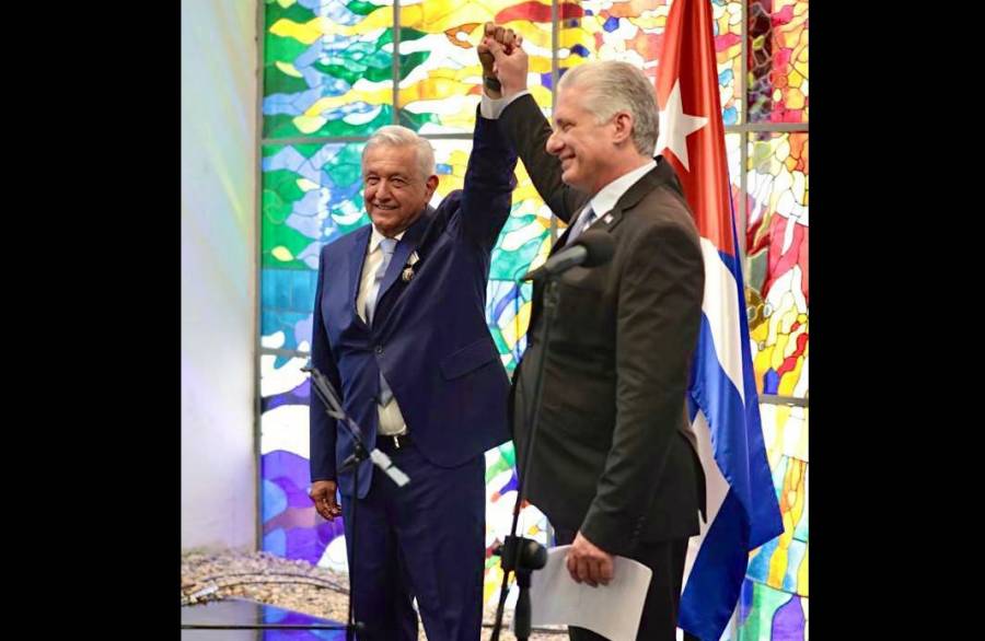 AMLO pide desde Cuba levantar su bloqueo e invitarla a Cumbre de las Américas