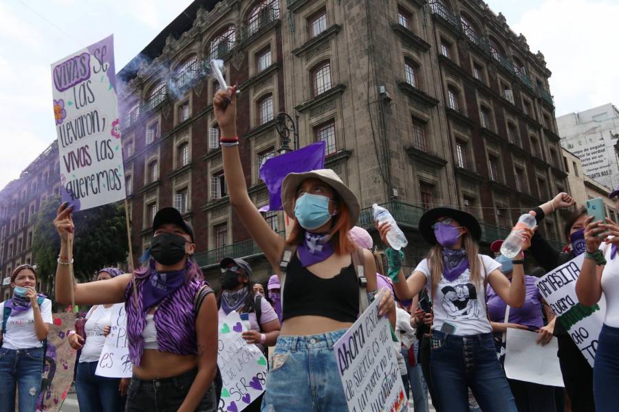 CDMX: Mujeres marchan contra violencia de g&eacute;nero y feminicidios
