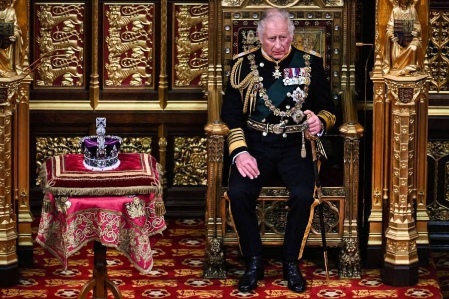 Príncipe Carlos reemplaza por primera vez a Isabel II en 