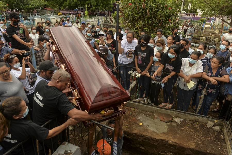 Nicaraguenses despiden a locutor ahogado al tratar de llegar a EEUU