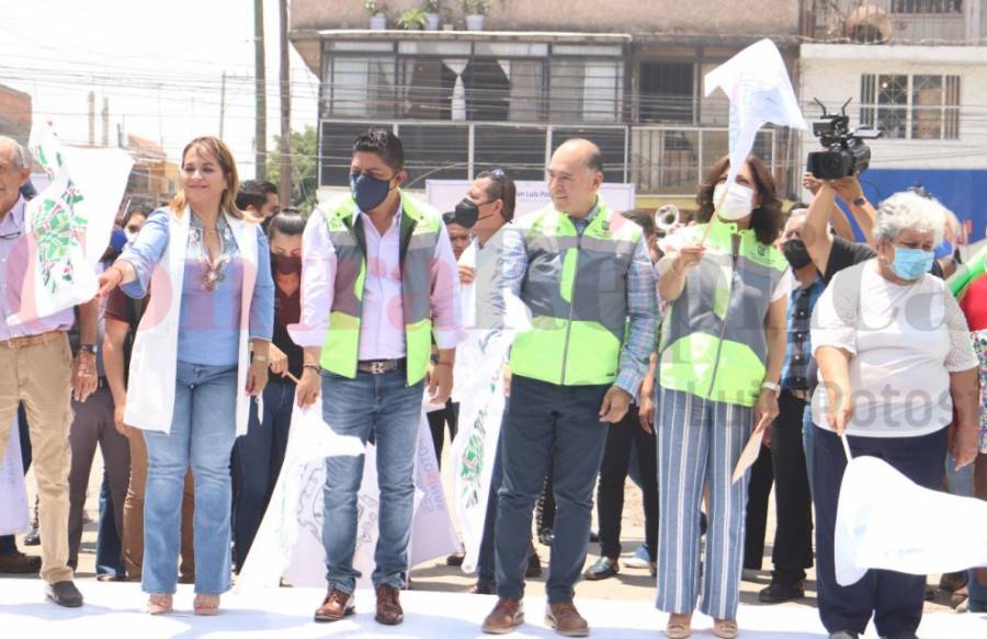 Habitantes de SLP celebran obra pública a cargo del gobernador Ricardo Gallardo