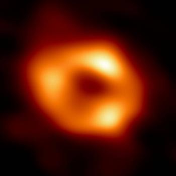 Astrónomos de todo el mundo toman la primera imagen de un agujero negro supermasivo