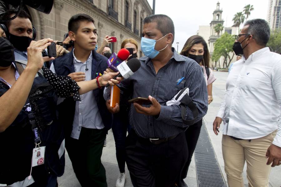 AMLO acepta reunirse con Mario Escobar, padre de Debanhi Escobar