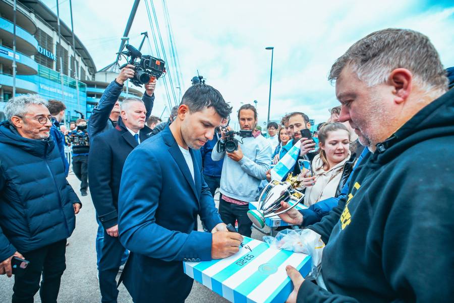 El Manchester City inaugura la estatua dedicada al argentino Sergio Aguero