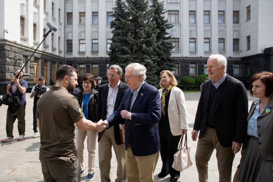 Zelenski se reúne en Kiev con senadores republicanos de Estados Unidos