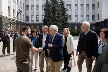 Zelenski se re&uacute;ne en Kiev con senadores republicanos de Estados Unidos