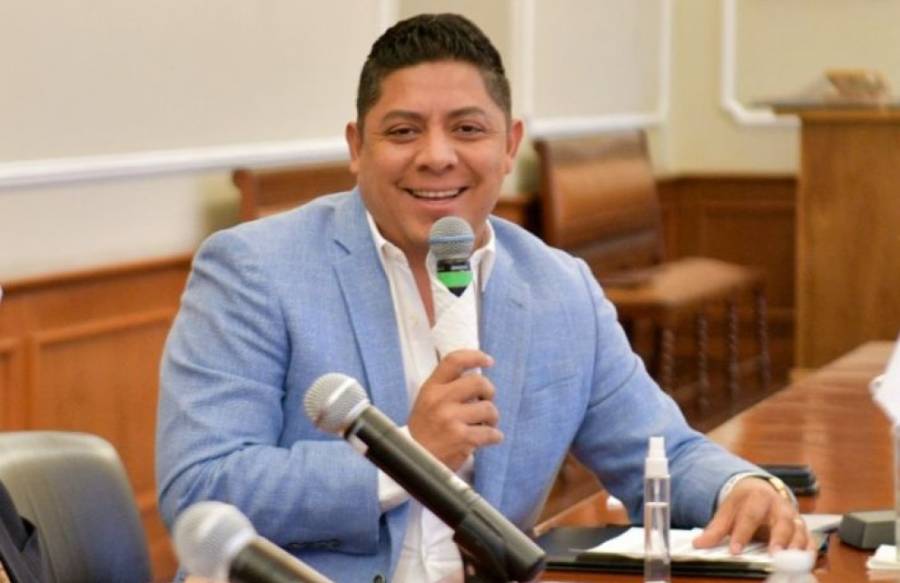 Avanza di&aacute;logo para modernizar aeropuerto potosino: Ricardo Gallardo