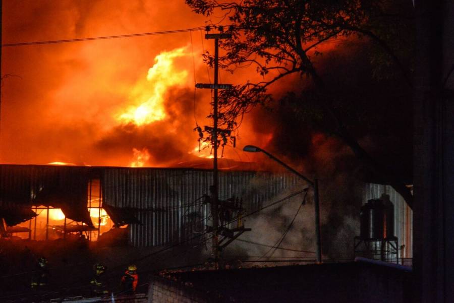 Se registra incendio en fábrica de Cuautitlán Izcalli; hay al menos cuatro heridos