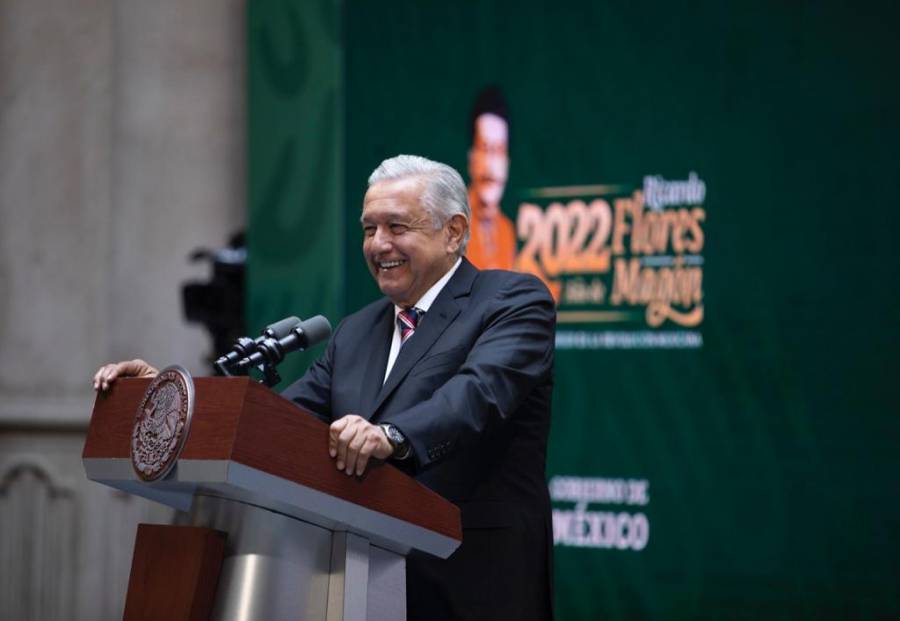 AMLO se compromete apoyar a quien gane la encuesta a presidenciable