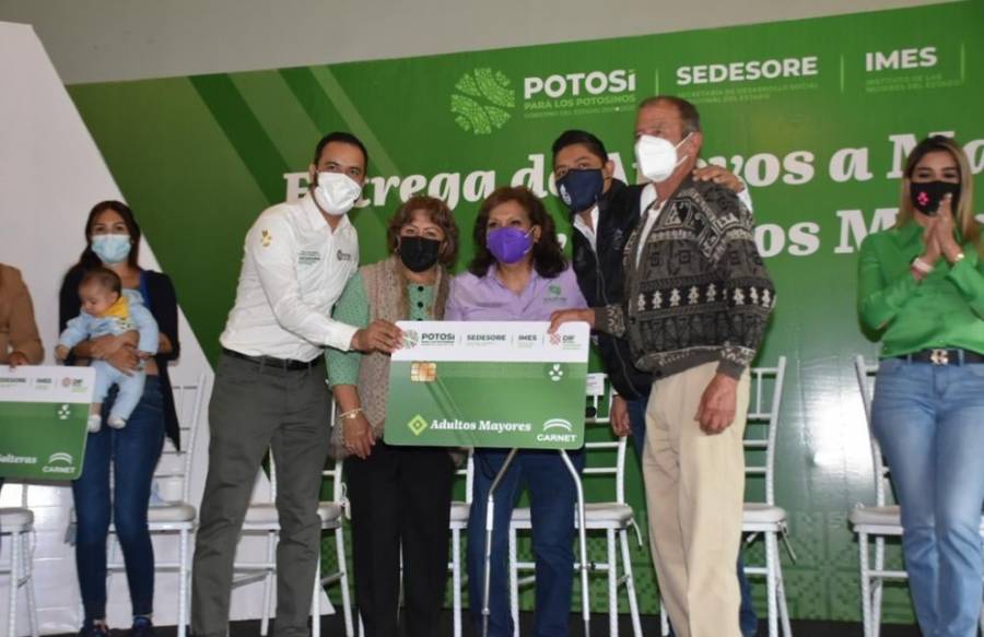 Se mantiene abierto registro de becas a madres solteras y adultos mayores