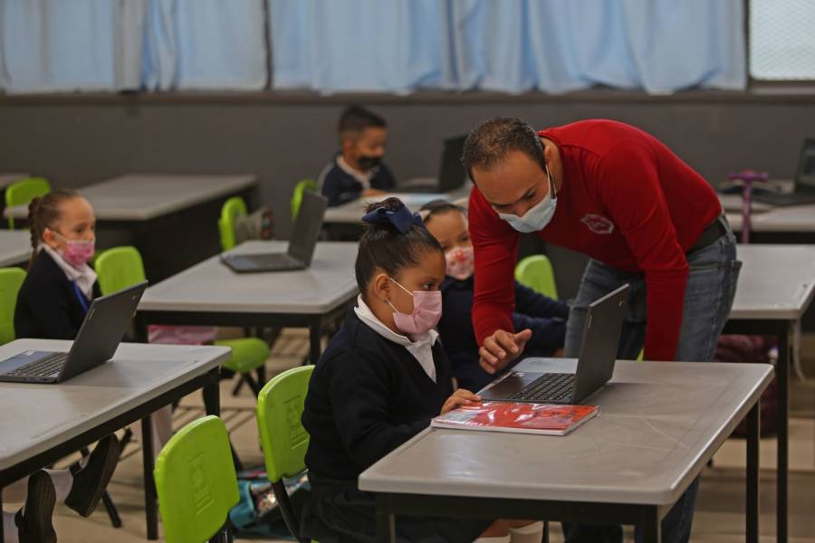 Escuelas de la Zona Metropolitana de Guadalajara reincorporan el uso del cubrebocas en las aulas