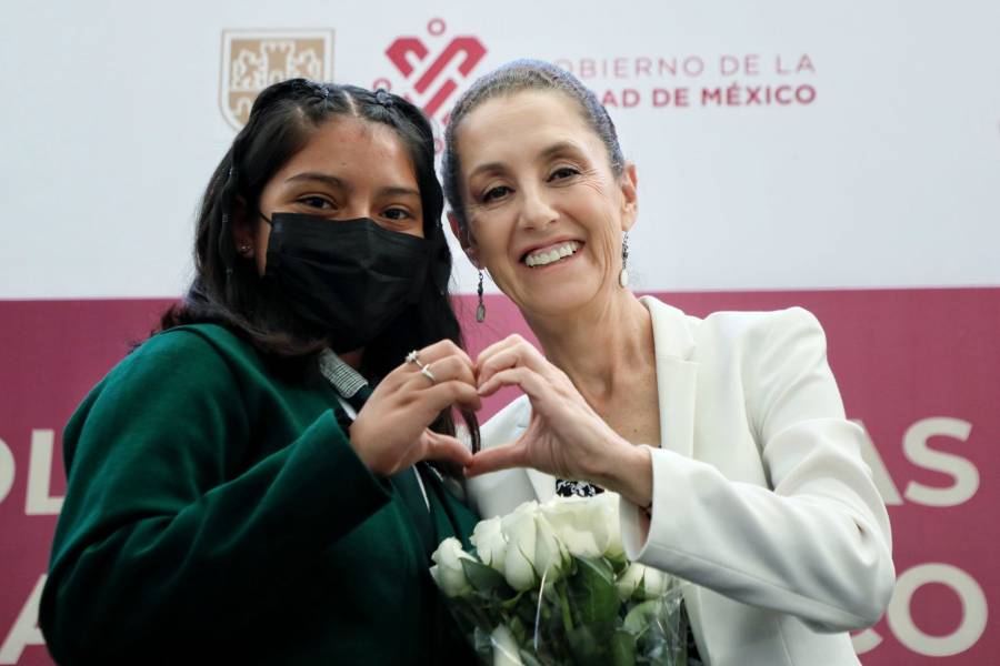 Sheinbaum presenta programa para combatir consumo de drogas en secundarias y erradicación de la violencia