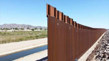 Juez mantiene vigencia del T&iacute;tulo 42 en EEUU