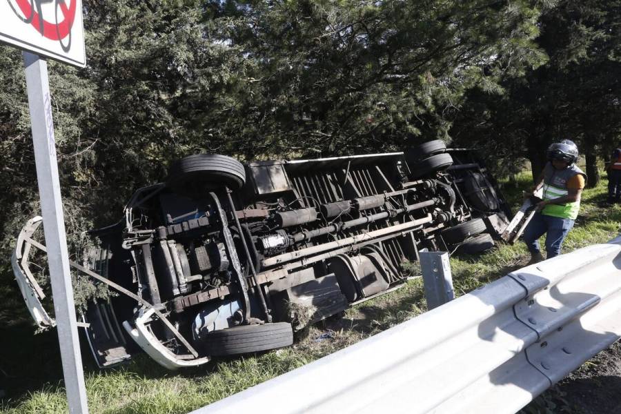 Volcadura de camión en Chamula, Chiapas deja cuatro migrantes muertos