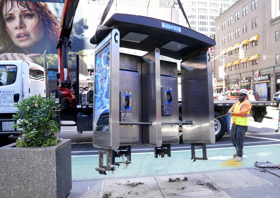 Fin de una época: Nueva York desconecta su última cabina pública de teléfono