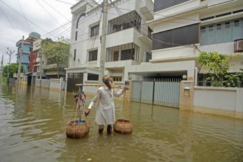 Cuatro millones de afectados por inundaciones en Bangladés: ONU