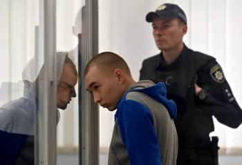 Ucrania condena a cadena perpetua a un soldado ruso por cr&iacute;menes de guerra