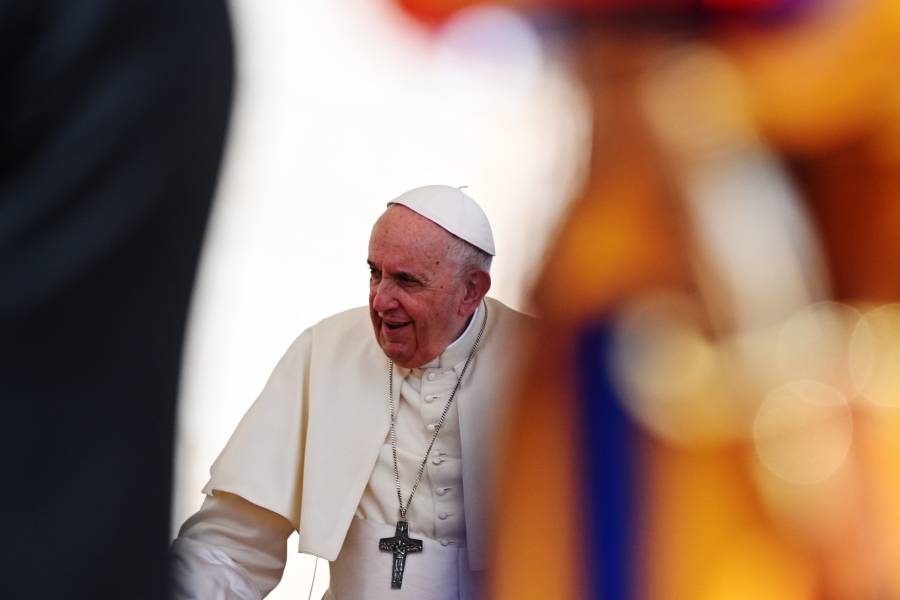 Papa Francisco, con el “corazón roto” tras matanza en escuela de Texas