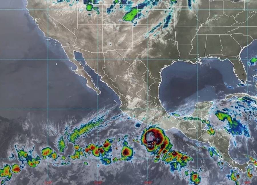 Agatha se convierte en huracán categoría 1 en costas de Oaxaca