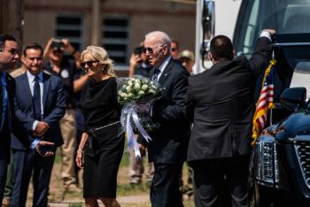 Joe Biden y su esposa Jill visitan Uvalde, Texas para reunirse con los familiares de las v&iacute;ctimas