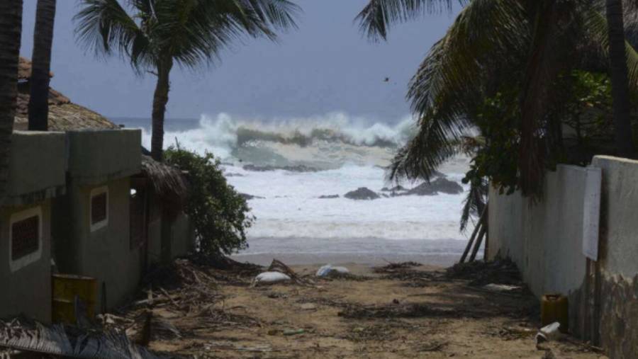 ‘Agatha’ se intensifica a huracán categoría 1 frente a costas de Oaxaca y Guerrero