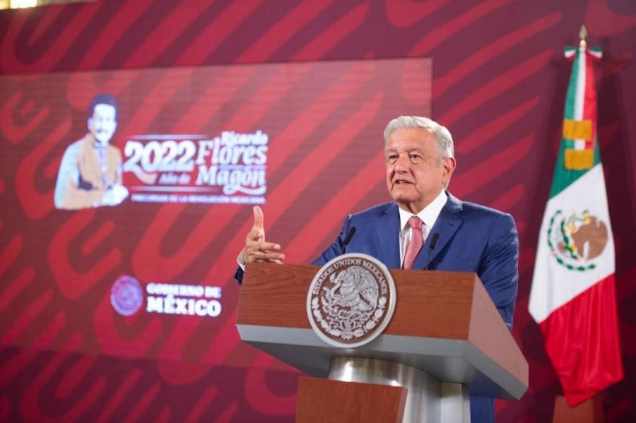 Hay campaña de desprestigio contra Pemex, dice AMLO