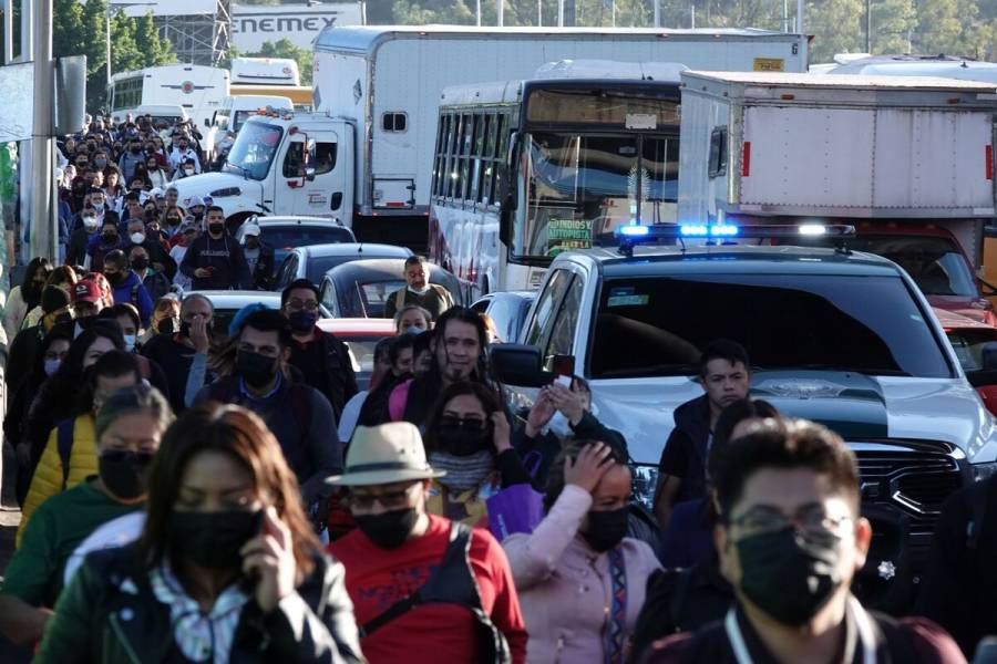 Transportistas liberan vialidades de la CDMX; marchan hacia el Zócalo