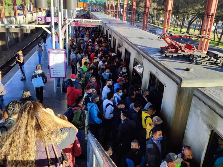 Metro reporta afluencia de hasta el 100% por bloqueos de transportistas