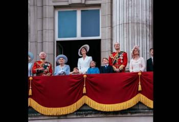 Reaparece en p&uacute;blico la reina Isabel II; inician los festejos por su Jubileo de Platino