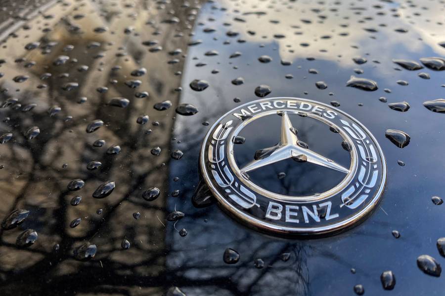 Mercedes llama a revisión casi un millón de coches