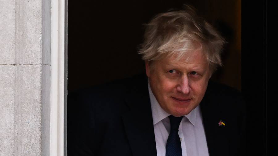 Boris Johnson se mantiene como primer ministro; voto de confianza lo debilita