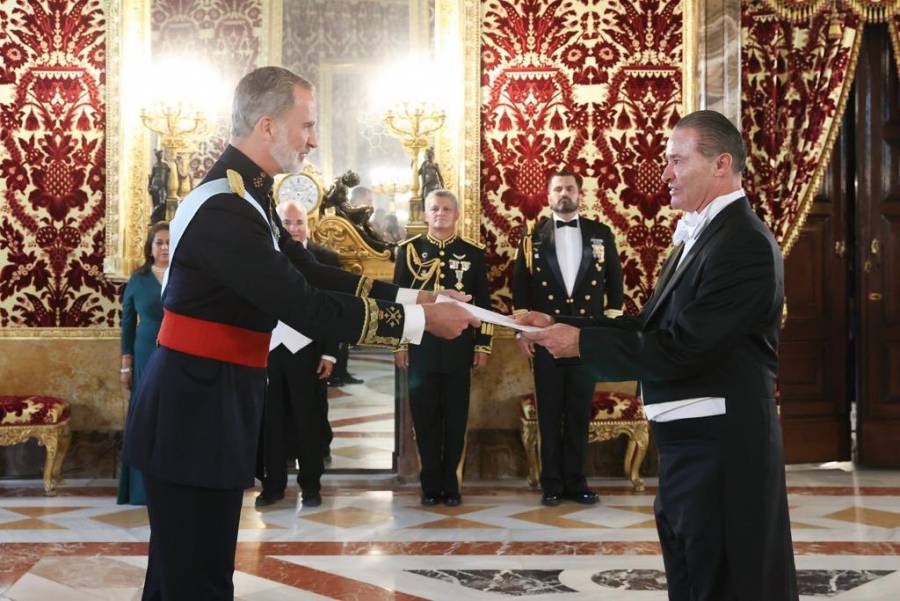 Quirino Ordaz mantiene una reunión con el rey Felipe VI de España