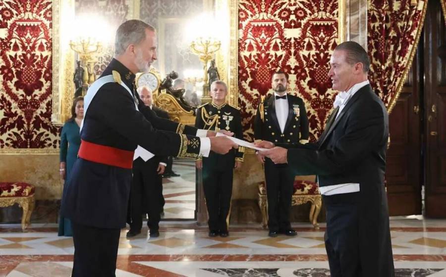 Quirino Ordaz entrega sus cartas credenciales al rey Felipe VI de España