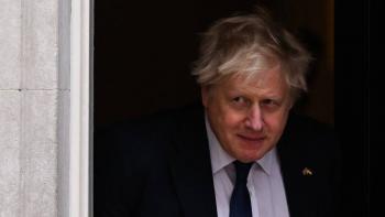 Boris Johnson se mantiene como primer ministro; voto de confianza lo debilita