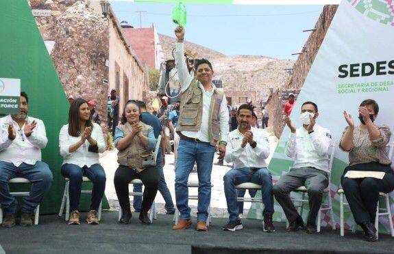 Gobernador inicia obras hidráulica y urbana en Catorce