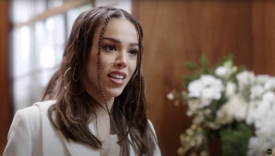 Danna Paola le hace “fuchi” a las monedas porque dice que “huelen feo”