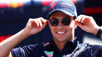 “Checo” P&eacute;rez, el aguafiestas del duelo entre Leclerc y Verstappen en Bak&uacute;