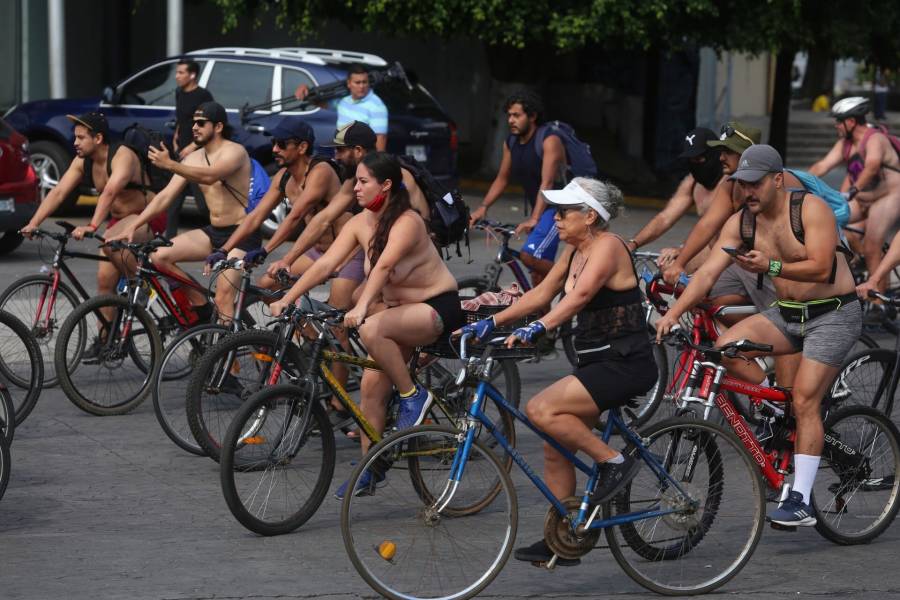 ¡Fuera ropa! Ciclistas de CDMX y Guadalajara rodaron para exigir seguridad y respeto a sus derechos