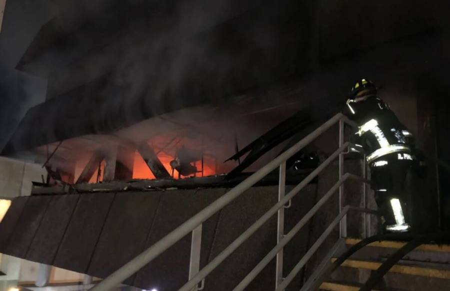 Se incendia edificio de Secretaría de Obras en Benito Juárez