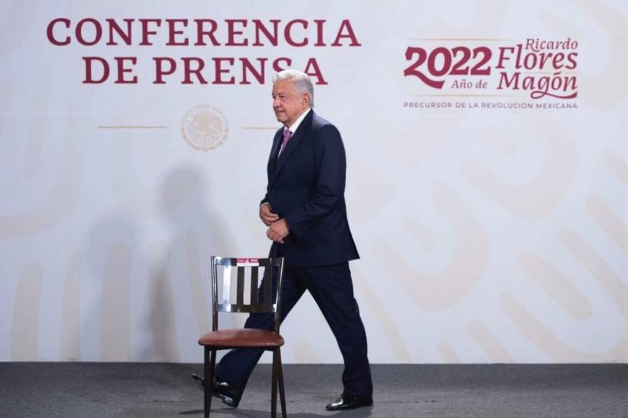 Recuperados 8 de los 16 contenedores robados: AMLO