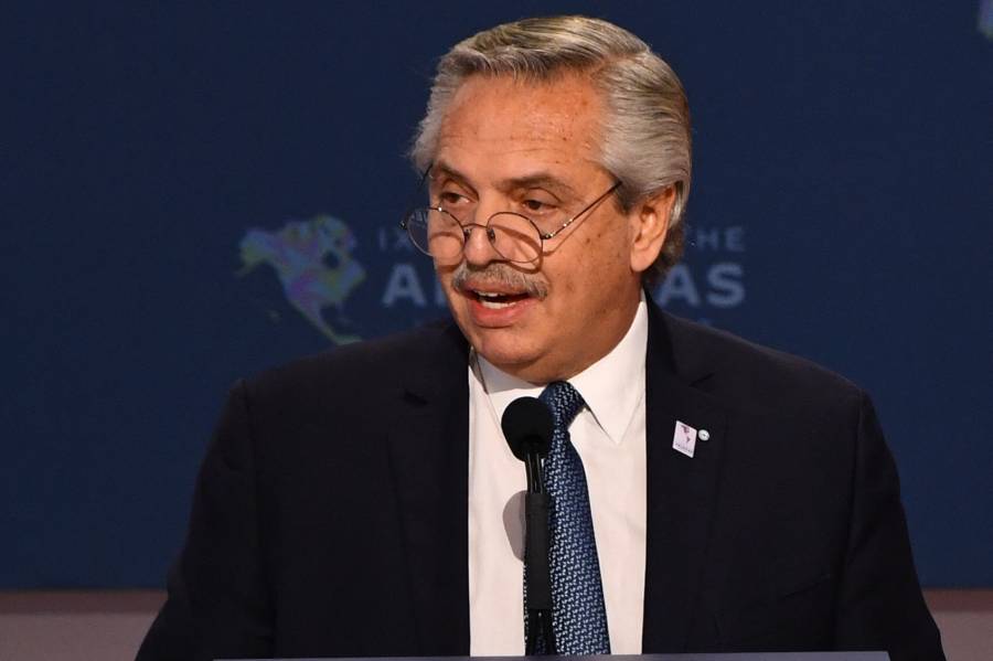 Fernández dice que con avión venezolano retenido en Argentina oposición quiere mostrar 