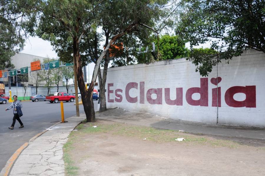 Sheinbaum se deslinda de letreros #EsClaudia que aparecieron en la CDMX