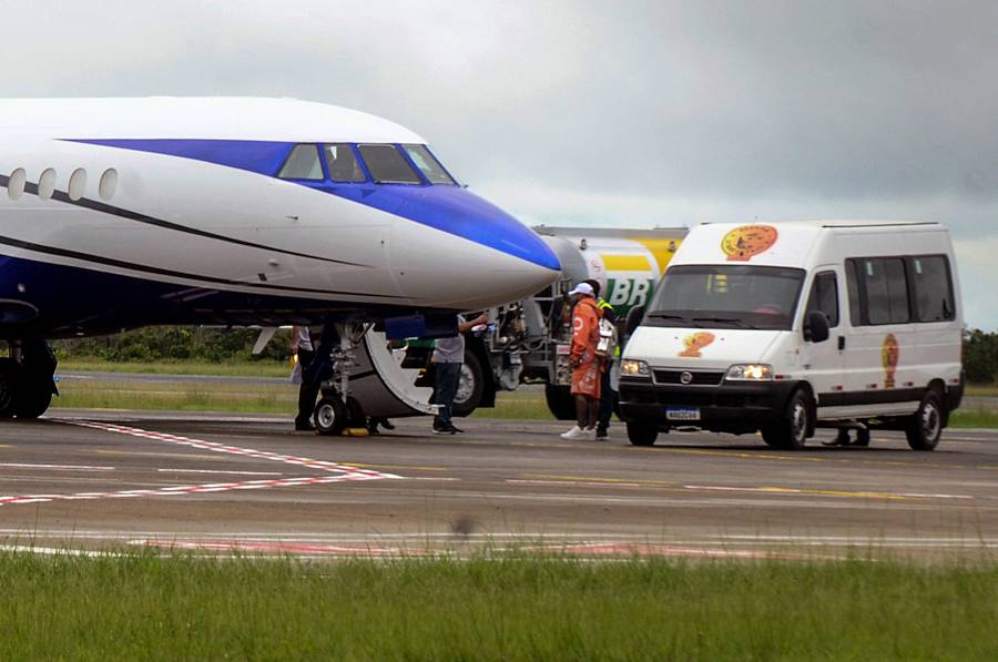 Avión de Neymar aterriza de emergencia en el norte de Brasil