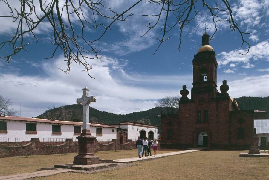 Asesinan a dos sacerdotes jesuitas en iglesia de Chihuahua
