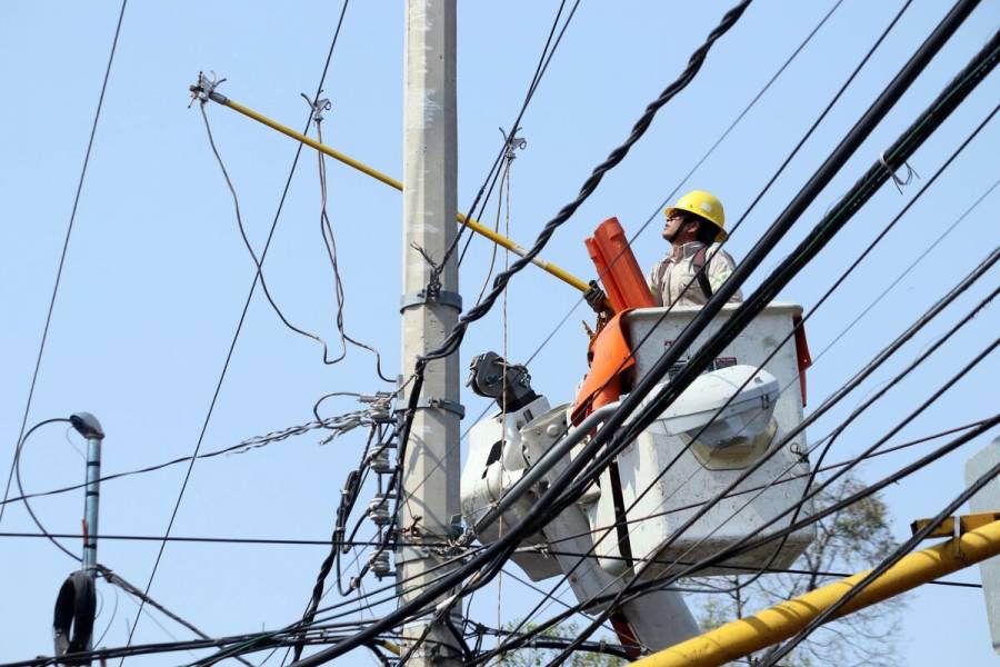 CFE restablece el servicio eléctrico en Campeche, Quintana Roo y Yucatán