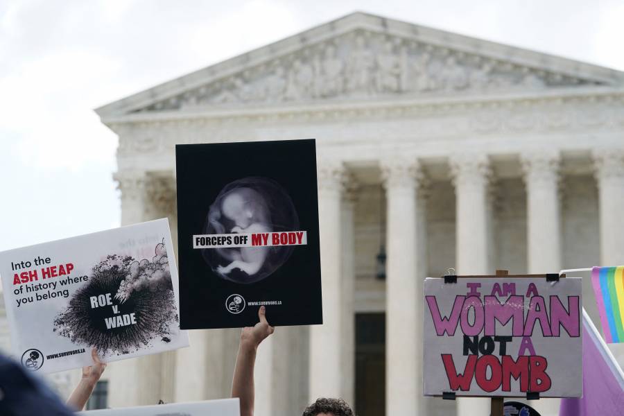 Corte Suprema de Estados Unidos revoca el derecho constitucional al aborto