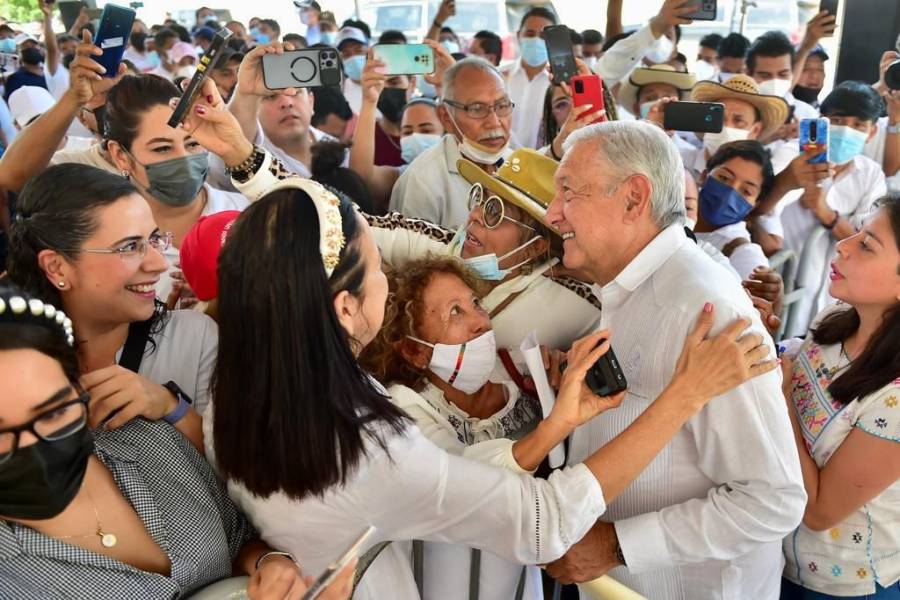 En 2023 ya no se importarán gasolinas, asegura AMLO