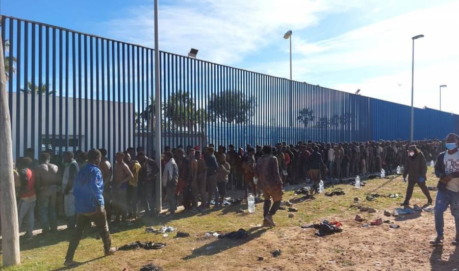 Suman 37 migrantes fallecidos tras intento masivo de entrar a Melilla