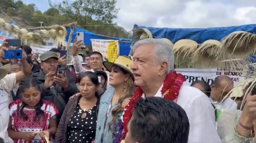 AMLO promete que se van a abrir los archivos del 27 batallón de Iguala